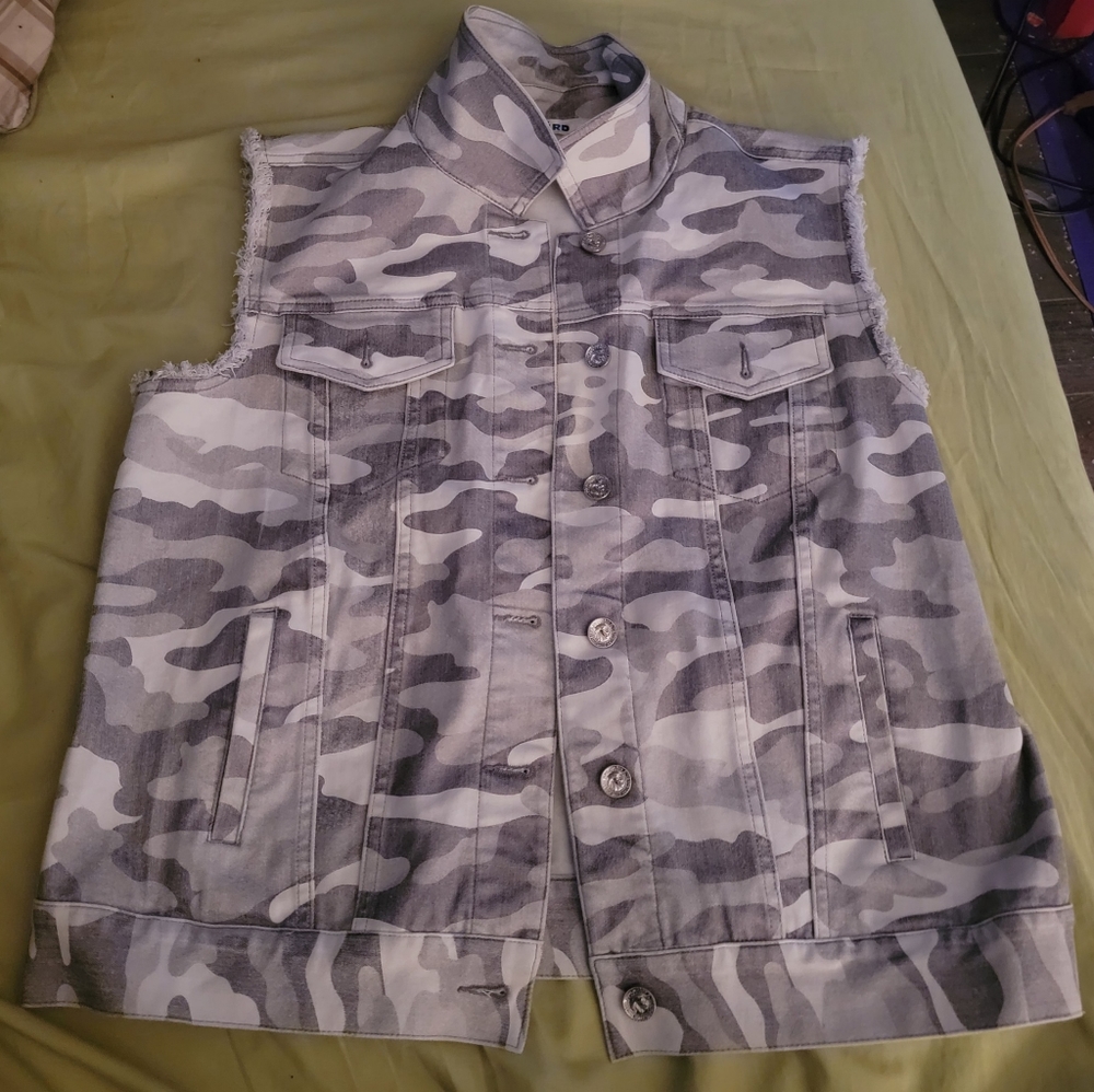 Nygard camo vest